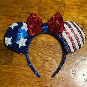 Disney Minnie Mouse “ears” headband